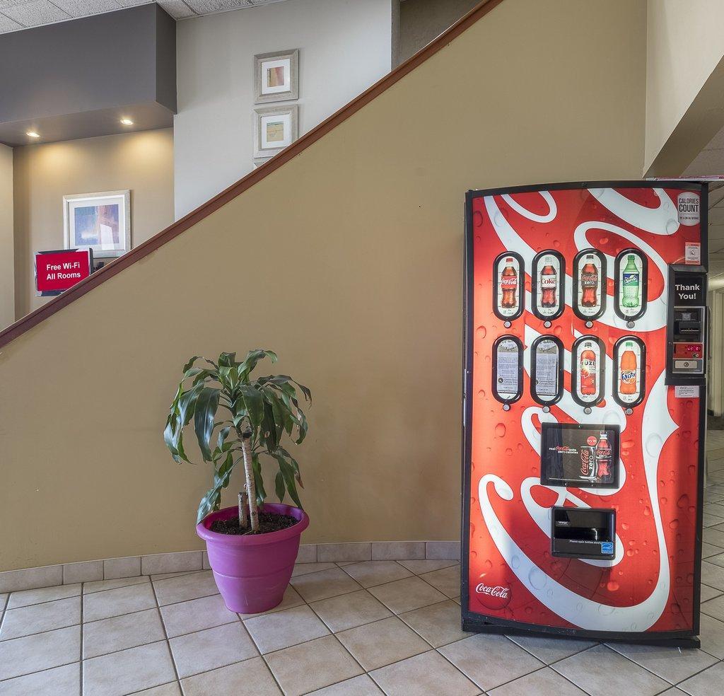 Red Roof Inn & Suites Cleveland - Елирия Екстериор снимка