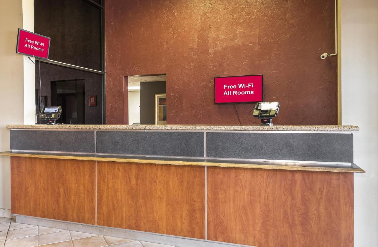 Red Roof Inn & Suites Cleveland - Елирия Екстериор снимка