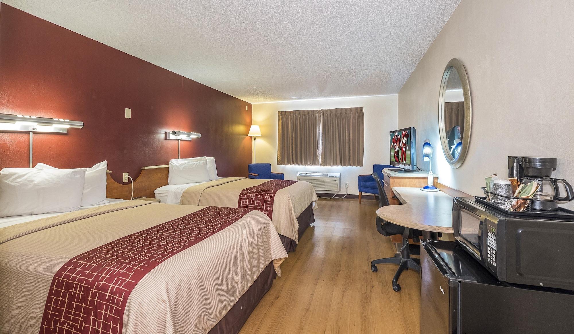Red Roof Inn & Suites Cleveland - Елирия Екстериор снимка