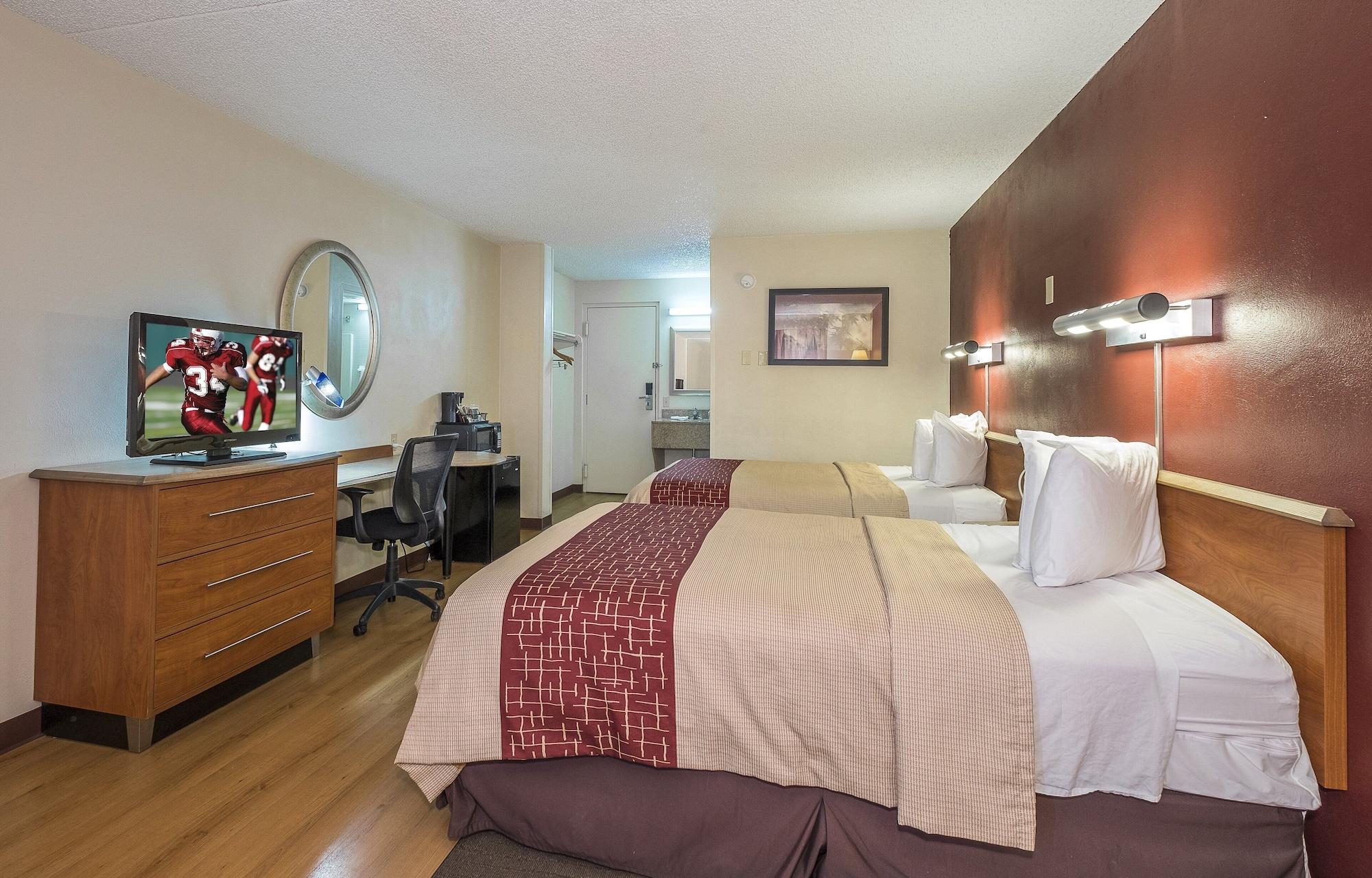 Red Roof Inn & Suites Cleveland - Елирия Екстериор снимка
