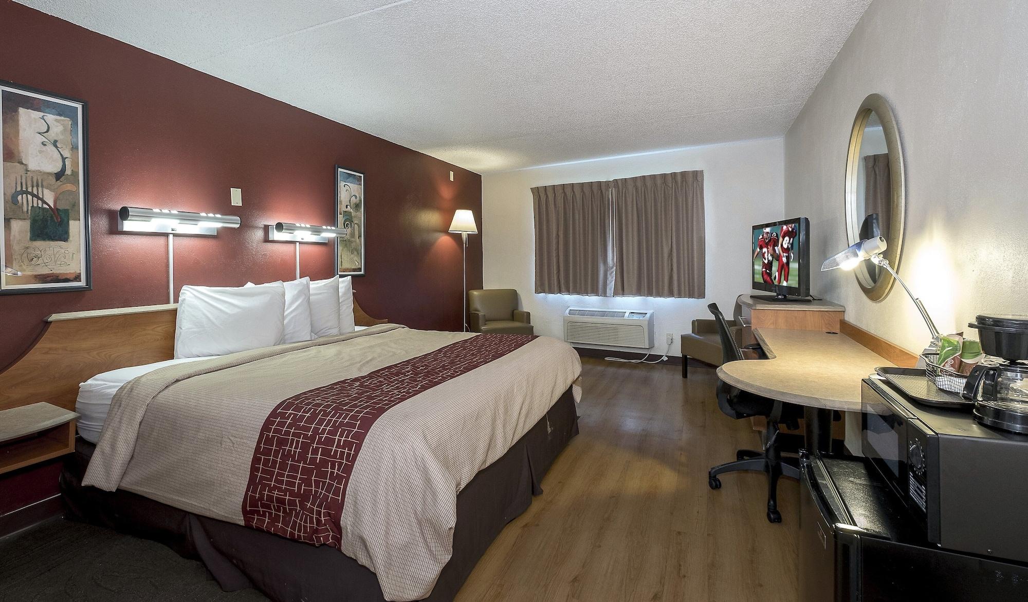 Red Roof Inn & Suites Cleveland - Елирия Екстериор снимка