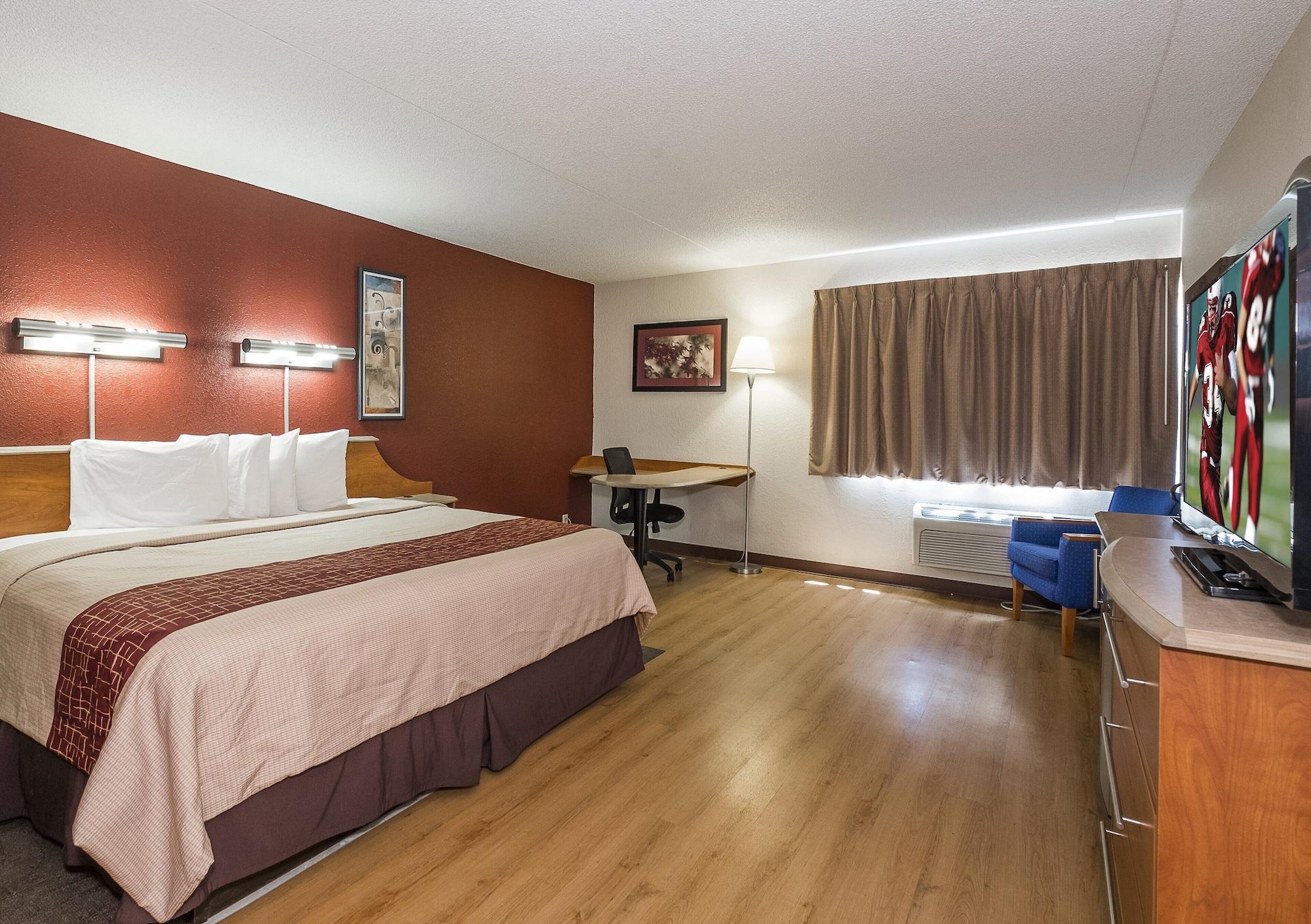 Red Roof Inn & Suites Cleveland - Елирия Екстериор снимка