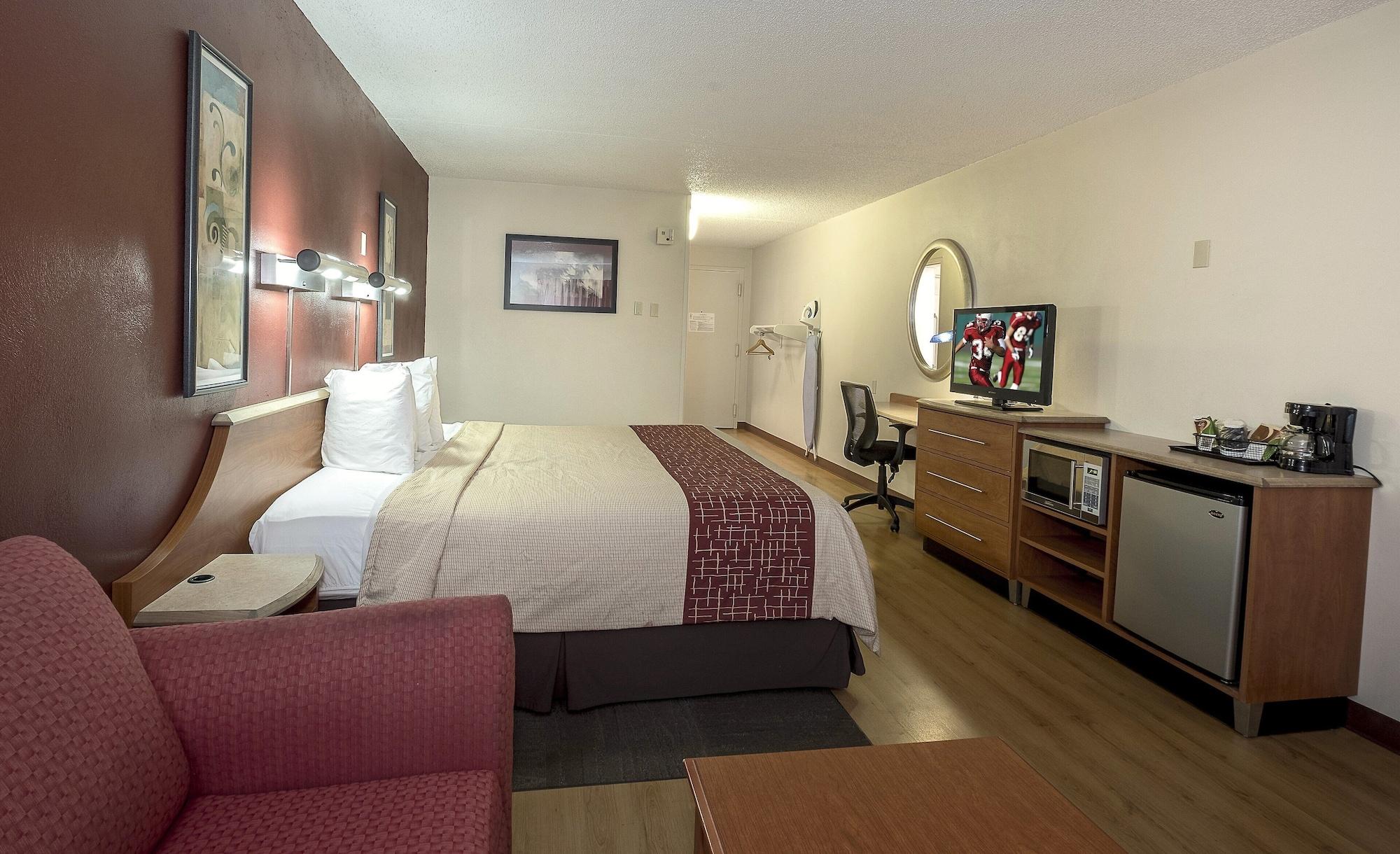 Red Roof Inn & Suites Cleveland - Елирия Екстериор снимка