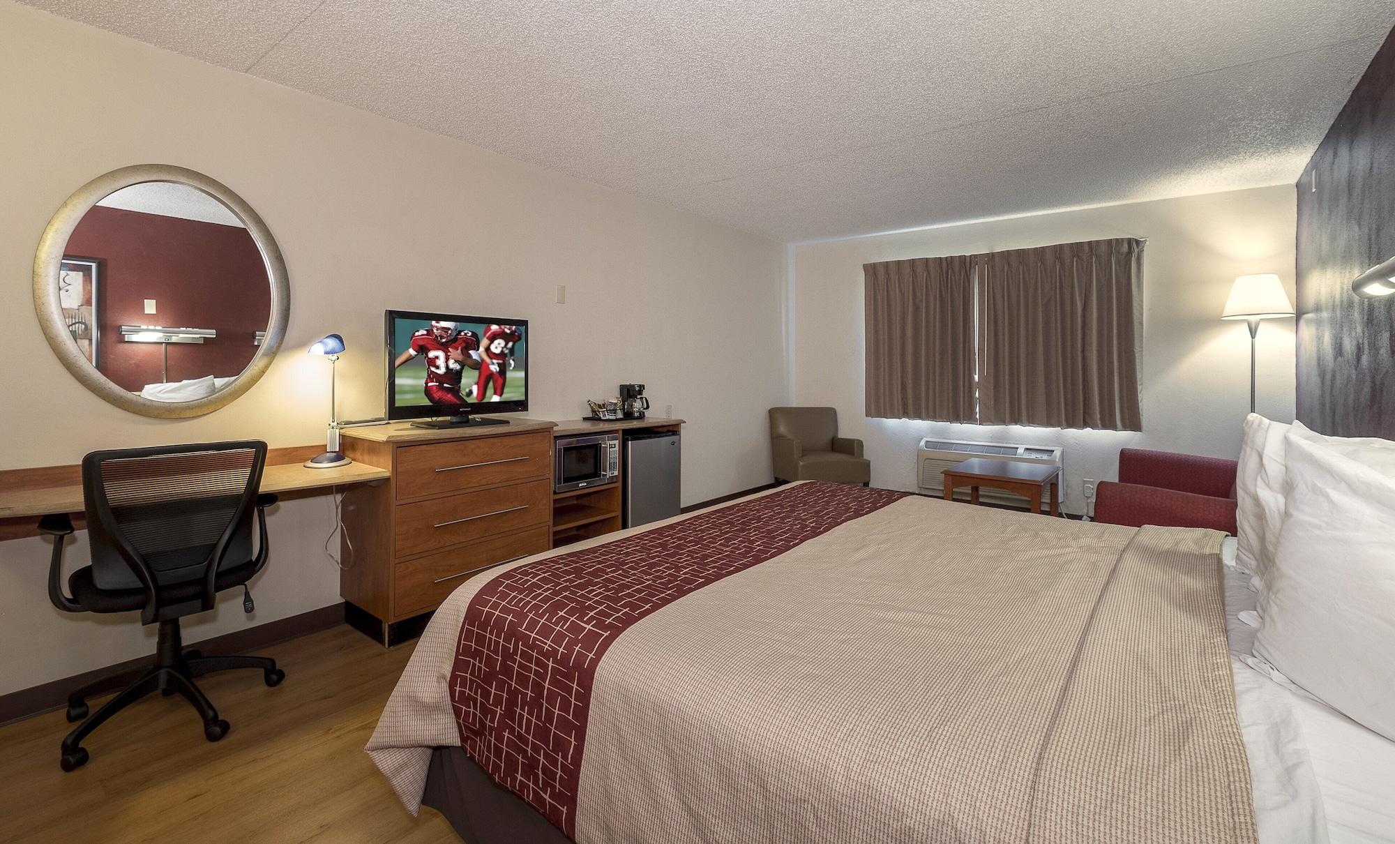 Red Roof Inn & Suites Cleveland - Елирия Екстериор снимка