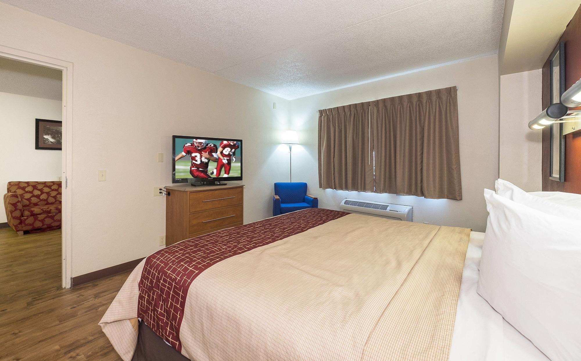 Red Roof Inn & Suites Cleveland - Елирия Екстериор снимка