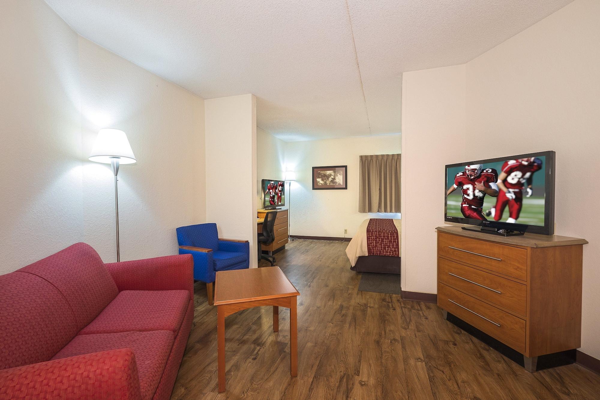 Red Roof Inn & Suites Cleveland - Елирия Екстериор снимка