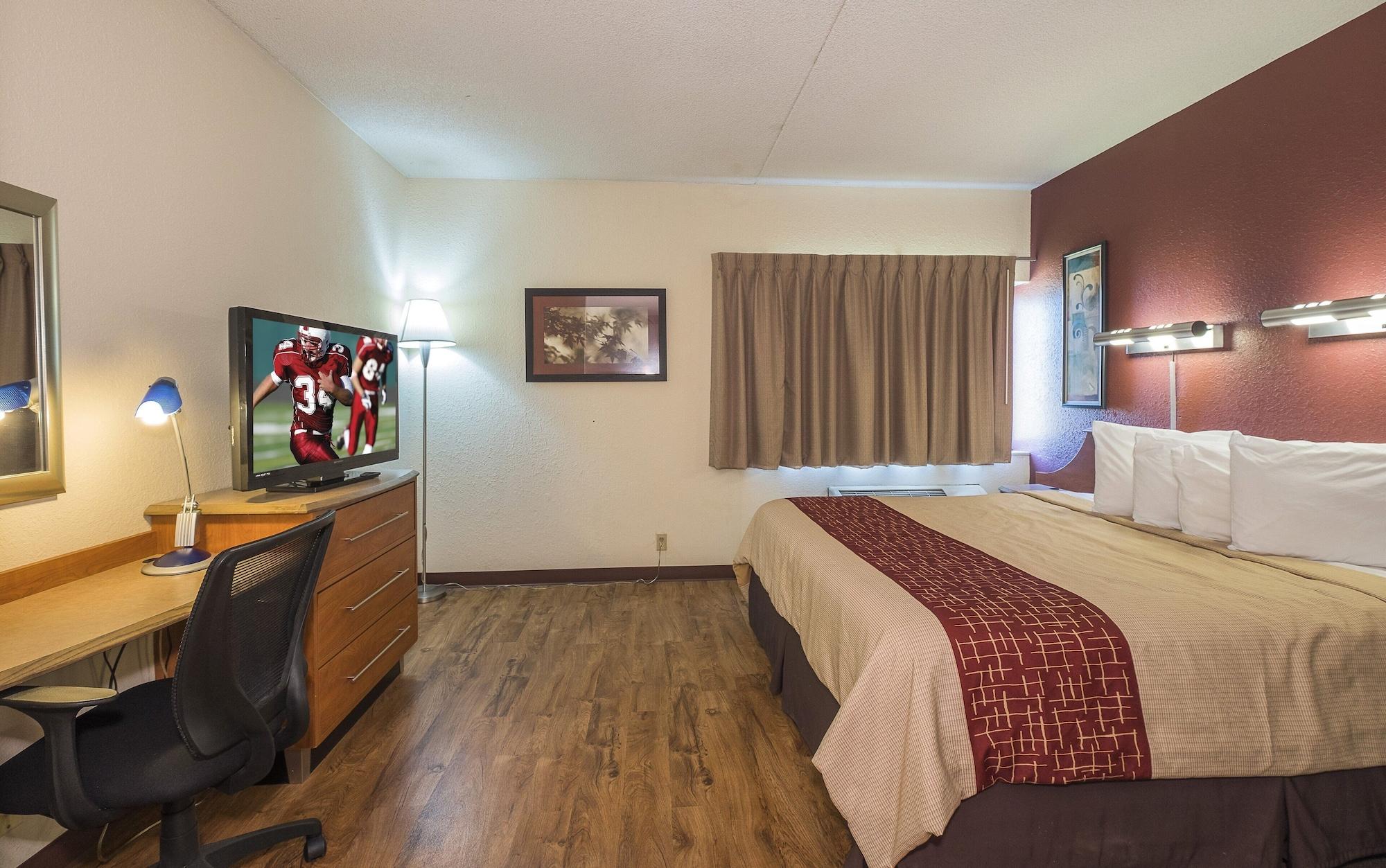 Red Roof Inn & Suites Cleveland - Елирия Екстериор снимка
