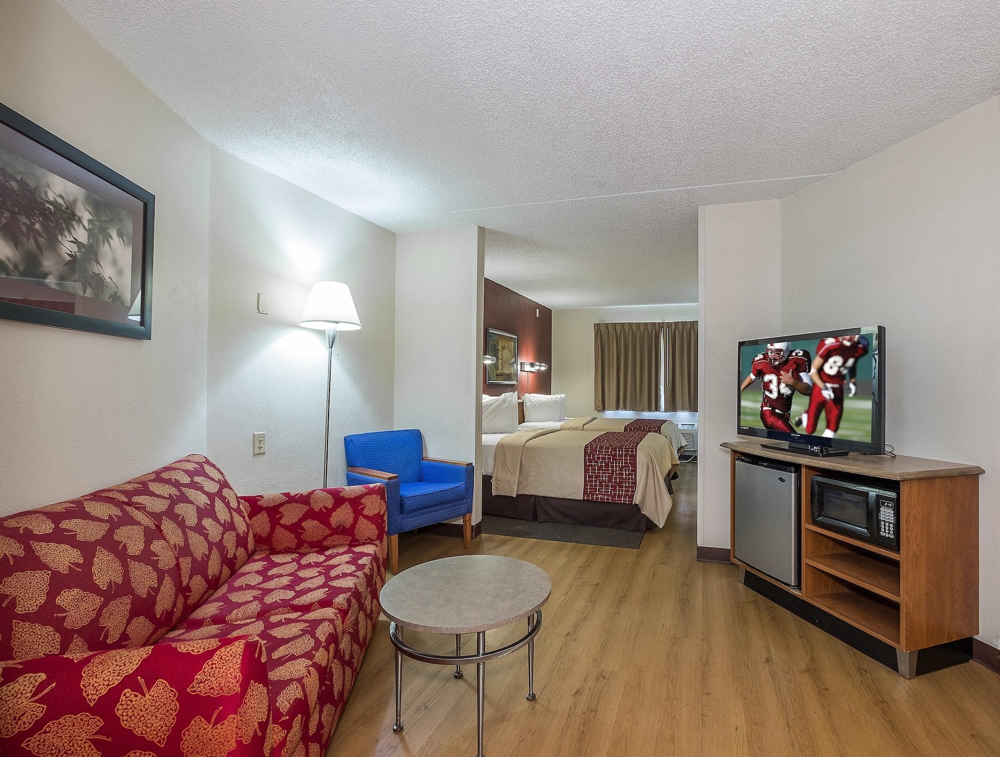 Red Roof Inn & Suites Cleveland - Елирия Екстериор снимка