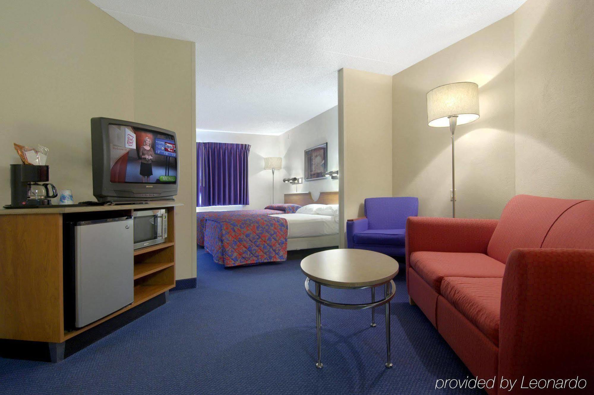 Red Roof Inn & Suites Cleveland - Елирия Екстериор снимка