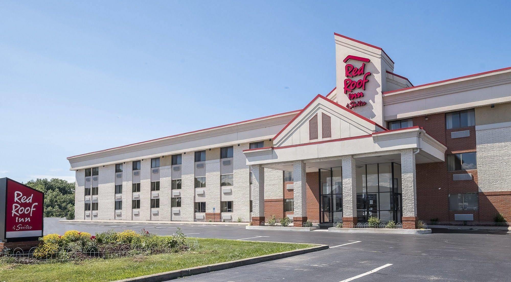 Red Roof Inn & Suites Cleveland - Елирия Екстериор снимка