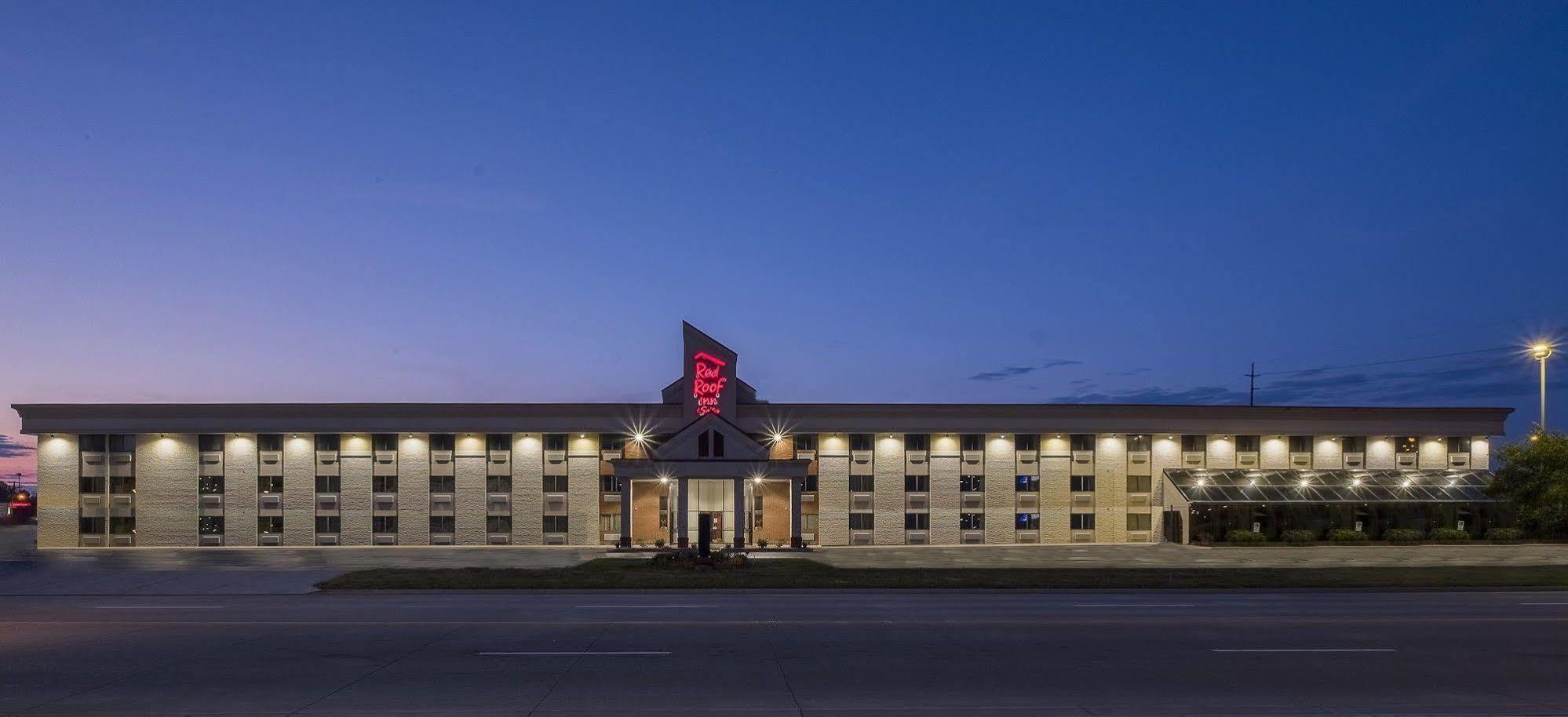 Red Roof Inn & Suites Cleveland - Елирия Екстериор снимка