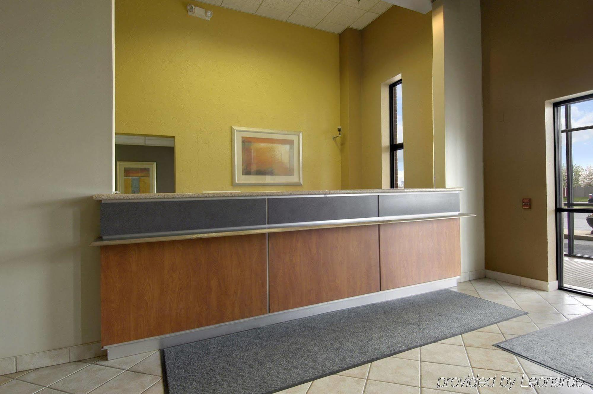 Red Roof Inn & Suites Cleveland - Елирия Екстериор снимка